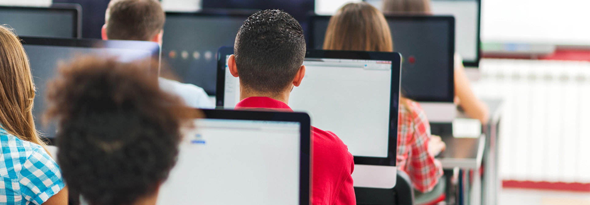 Screen Casting vs Screen Mirroring What's the Difference? EdTech